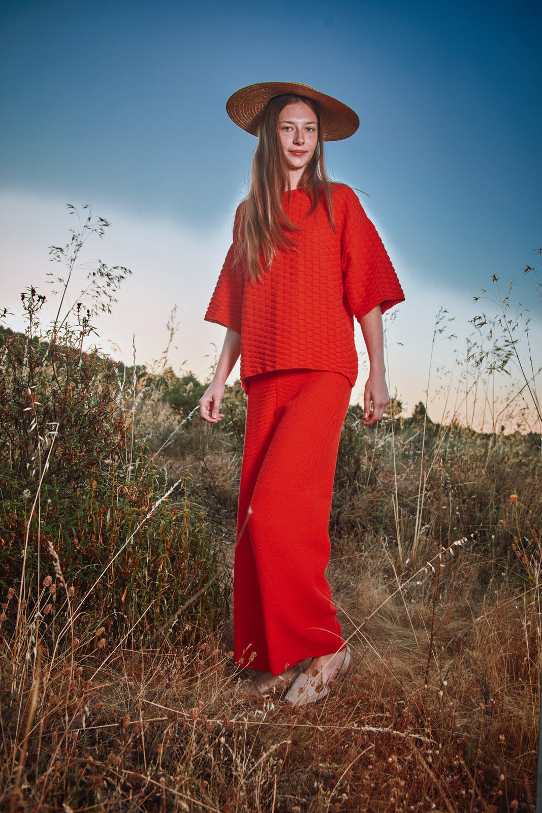 LOUISA Cropped Pants in Organic Cotton - Red