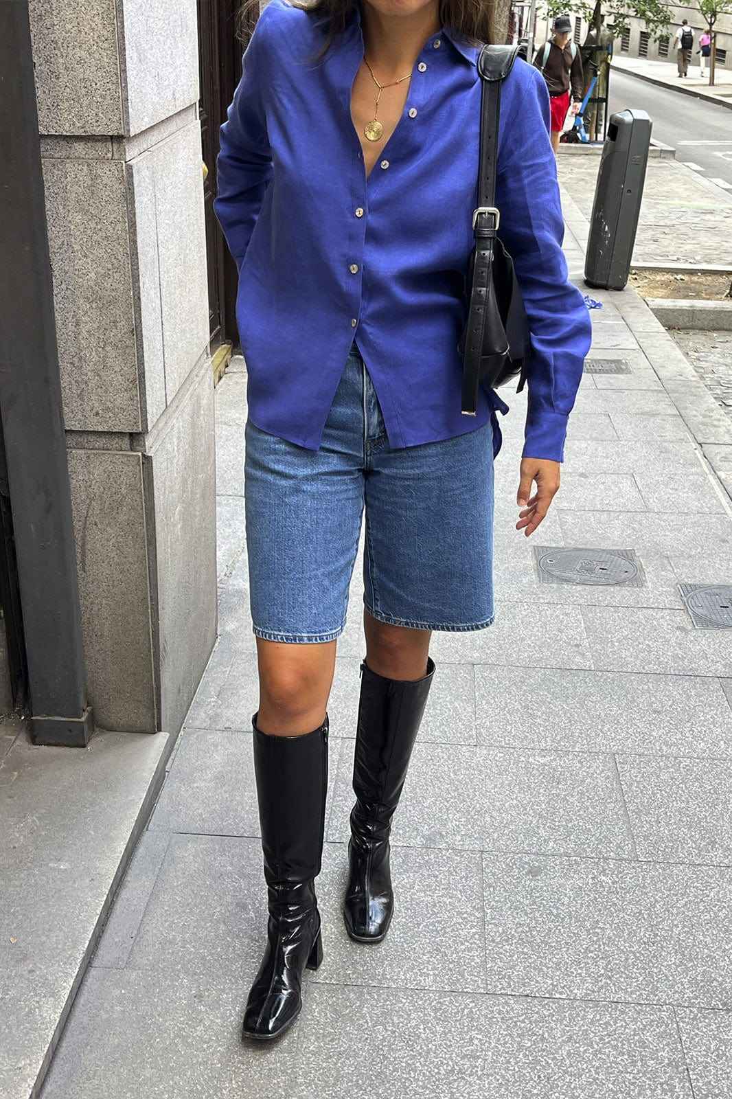 The Gina Oversized Shirt in Klein blue