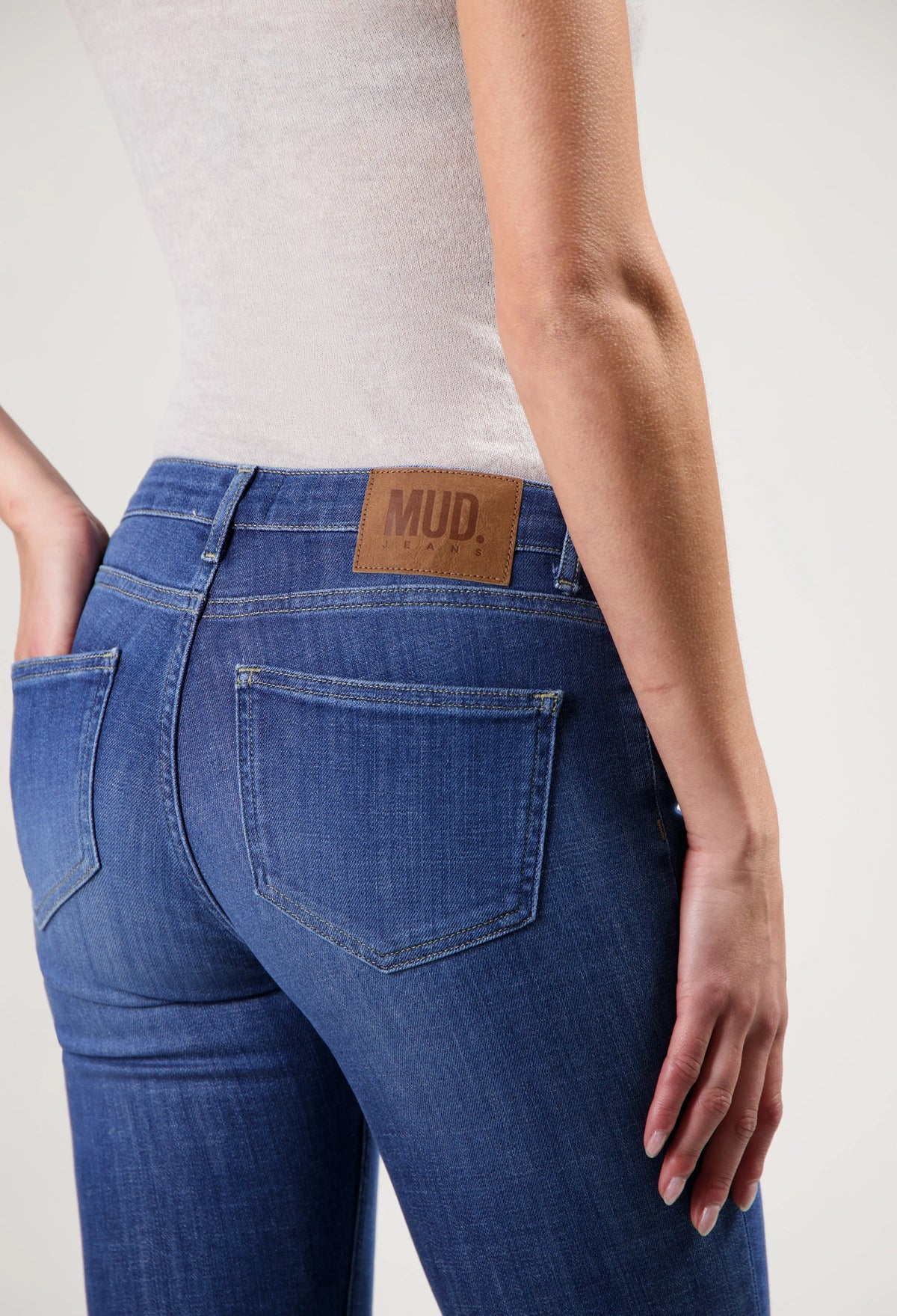 Faye Straight Jeans – Stone Indigo